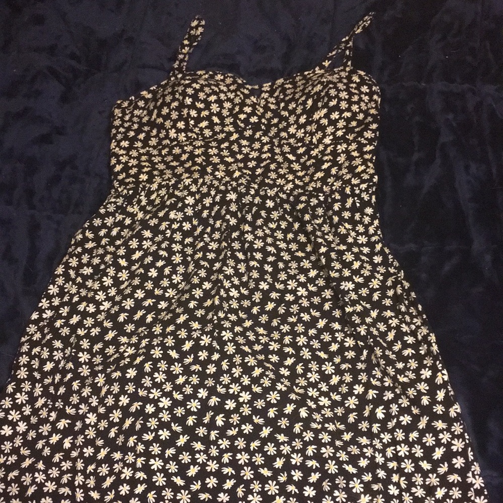 Daisy print dress 🌼